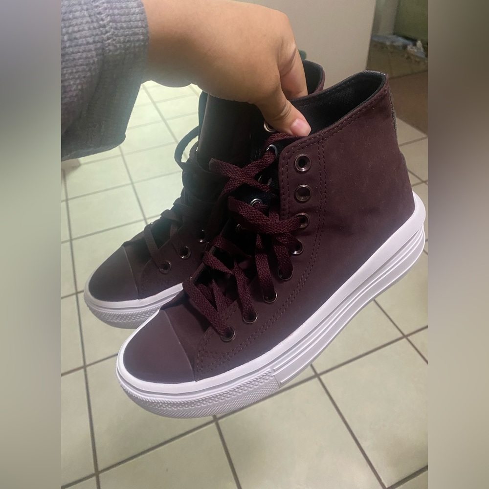 Converse High Tops Burgundy New